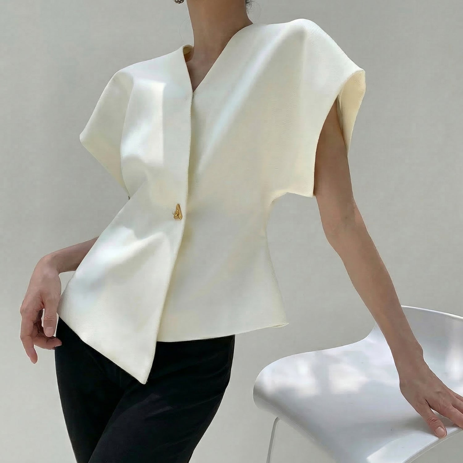 Women's V-Neck Top with Short Sleeves and Asymmetric Hem